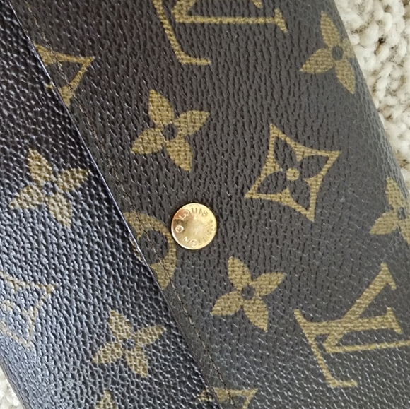 Luis Vuitton Sara Wallet - Picture 5 of 16